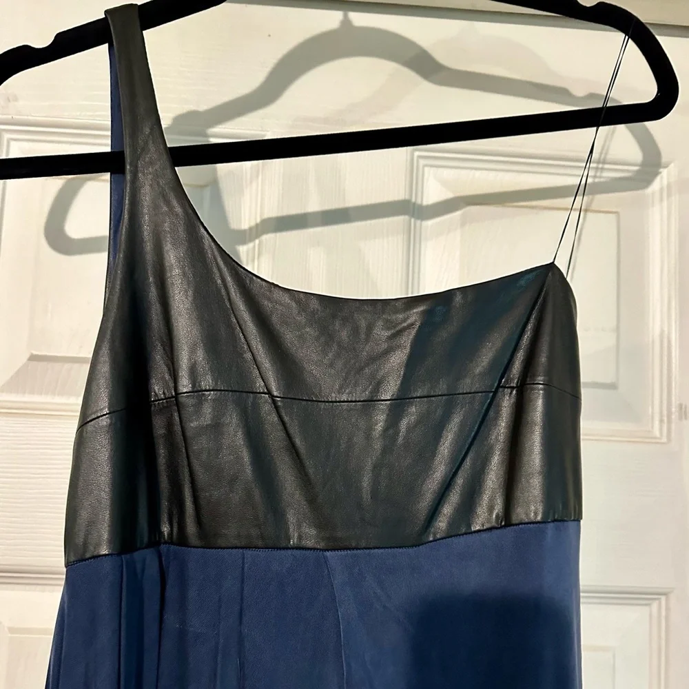 Stunning full length Hugo Boss Gown with leather bodice. - Picture 3 of 8